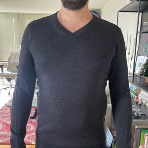 Elie Tahari - Charcoal Wool V Neck Sweater